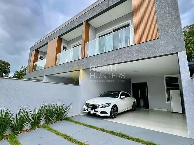 Casa com 151m² 3 quartos e 3 banheiros, à venda, no bairro Floresta em Joinville
