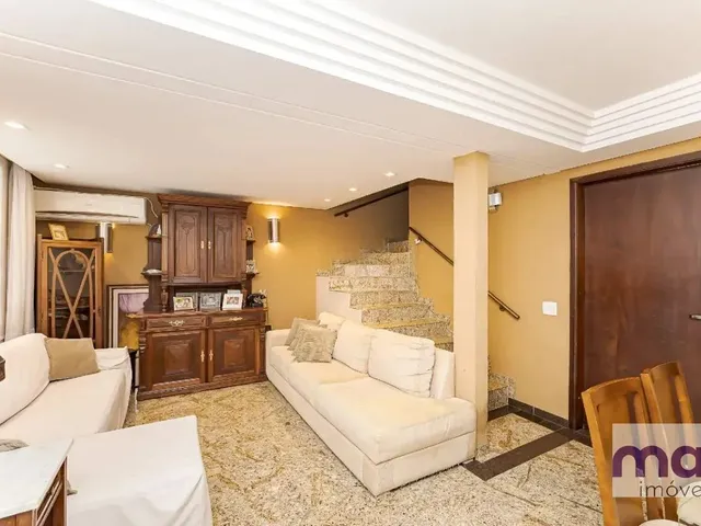 Casa 3 quartos e 2 banheiros, à venda, no bairro Ahú em Curitiba
