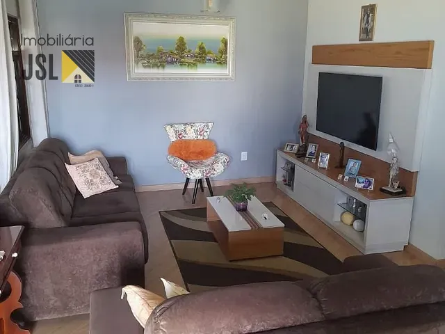 Casa com 259m² 3 quartos e 2 banheiros, à venda, no bairro Jardim Shangri-lá em Caçapava