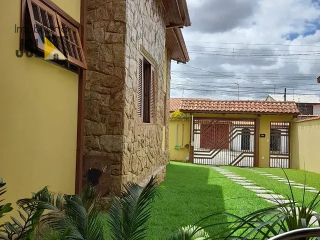 Casa com 259m² 3 quartos e 2 banheiros, à venda, no bairro Jardim Shangri-lá em Caçapava