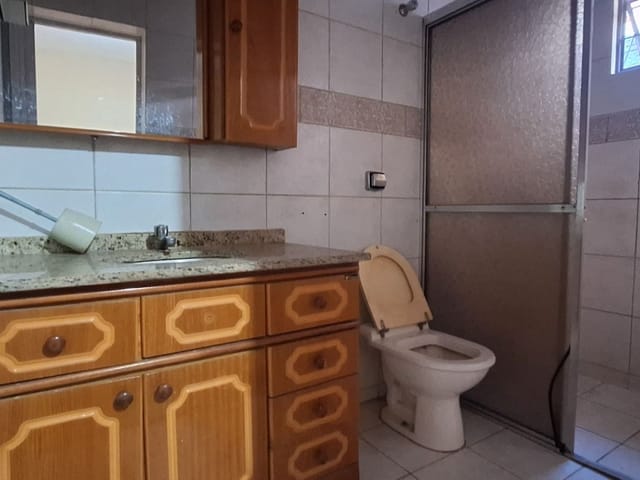 Casa com 560m² 4 quartos e 2 banheiros, para alugar, no bairro Centro em Cambé