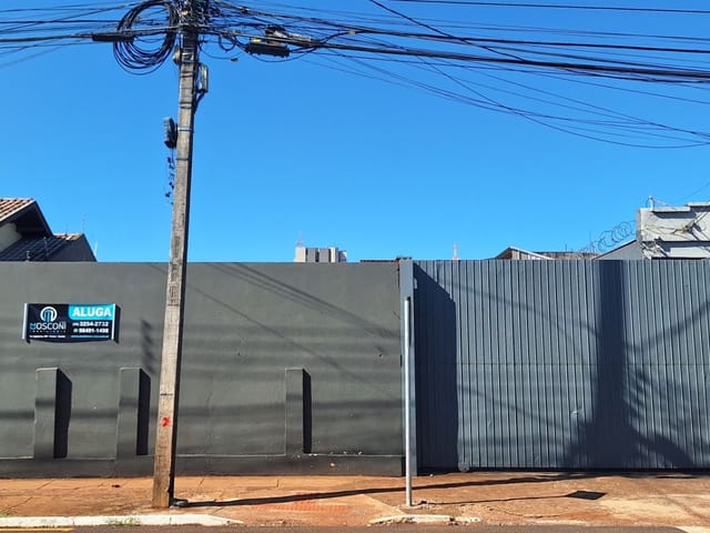 Casa com 560m² 4 quartos e 2 banheiros, para alugar, no bairro Centro em Cambé