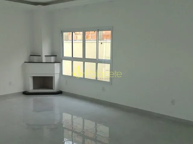 Casa com 470m² 3 quartos e 5 banheiros, à venda, no bairro Nossa Senhora do Perpétuo Socorro em Pindamonhangaba
