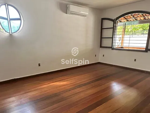 Casa com 355m² 2 quartos e 2 banheiros, para alugar, no bairro Santa Rosa em Niterói