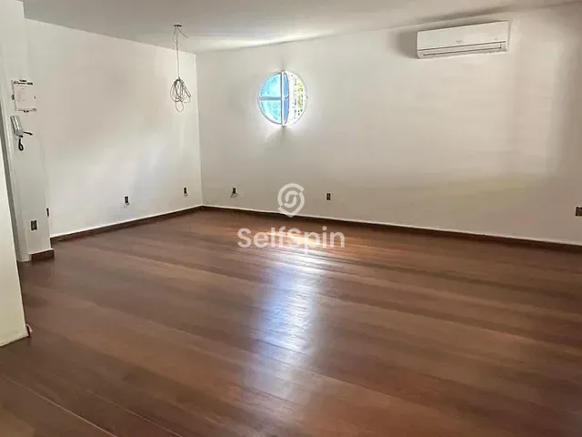 Casa com 355m² 2 quartos e 2 banheiros, para alugar, no bairro Santa Rosa em Niterói