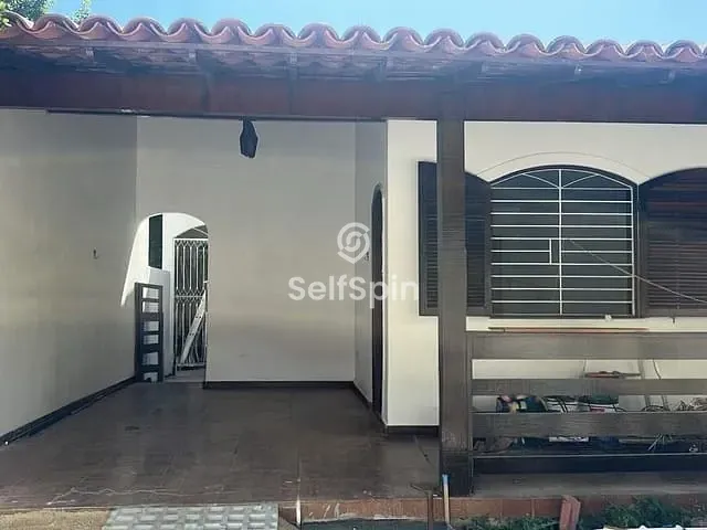Casa com 355m² 2 quartos e 2 banheiros, para alugar, no bairro Santa Rosa em Niterói