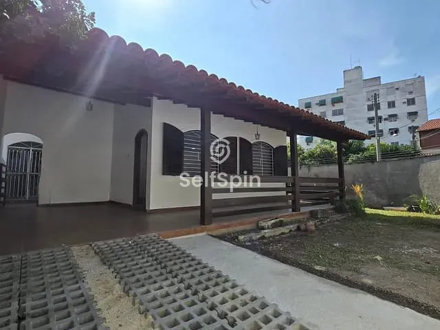 Casa com 355m² 2 quartos e 2 banheiros, para alugar, no bairro Santa Rosa em Niterói