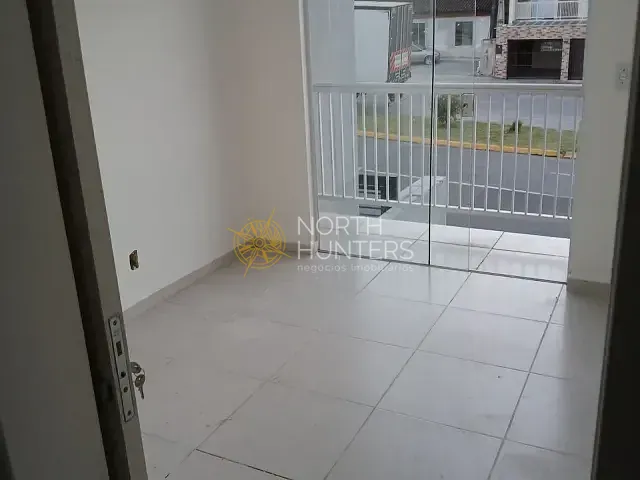 Casa com 58m² 2 quartos e 2 banheiros, à venda, no bairro Parque Guarani em Joinville