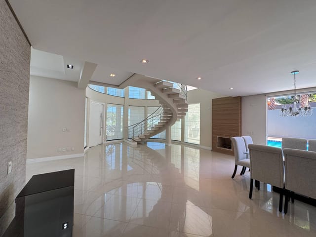 Casa com 800m² 4 quartos e 5 banheiros, à venda, no bairro Esperança em Londrina