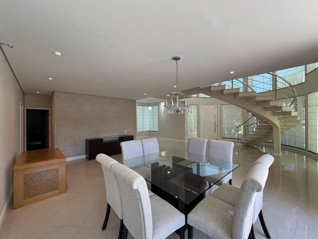 Casa com 800m² 4 quartos e 5 banheiros, à venda, no bairro Esperança em Londrina