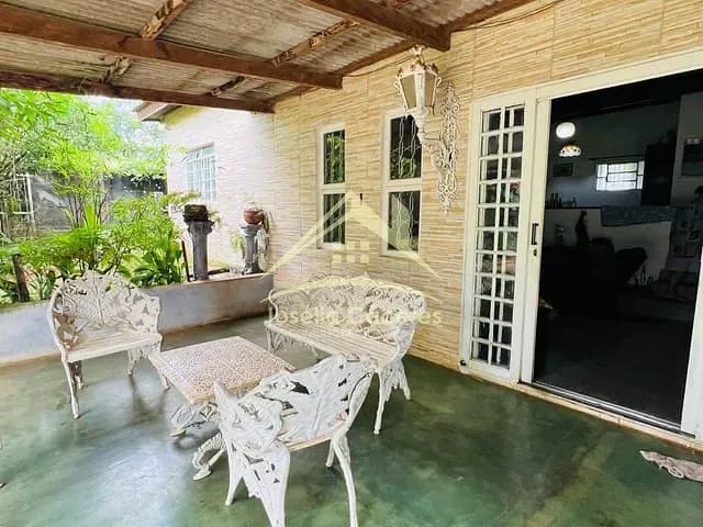 Casa com 700m² 3 quartos e 3 banheiros, à venda, no bairro centro em Chapada dos Guimarães