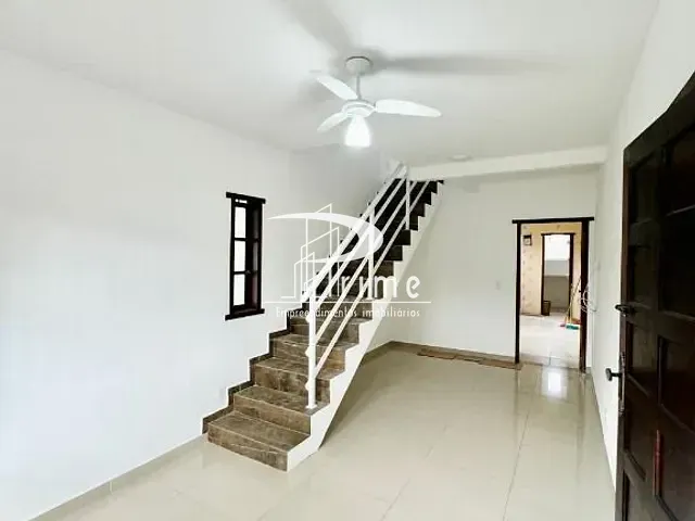 Casa com 360m² 5 quartos e 2 banheiros, à venda, no bairro Itaipu em Niterói