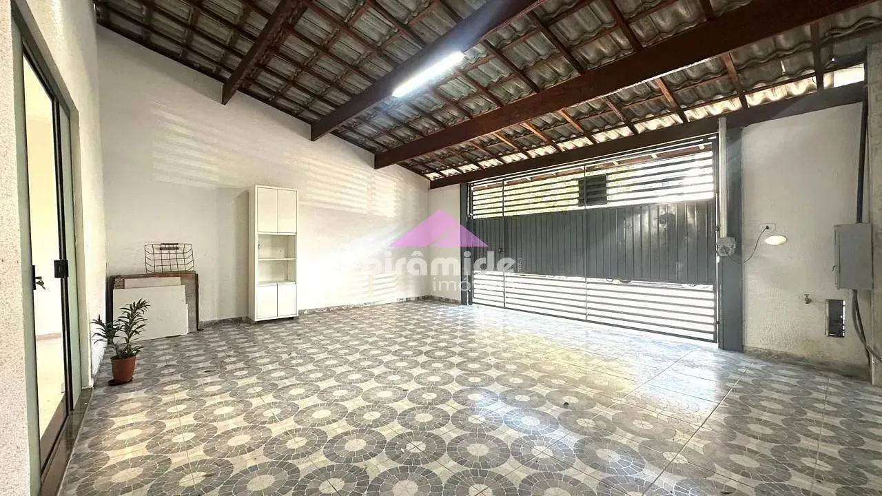 Casa, 3 quartos, 131 m² - Foto 1