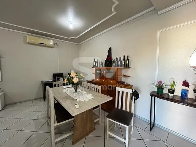 Casa com 404m² 3 quartos e 2 banheiros, à venda, no bairro Maria Goretti em Chapecó
