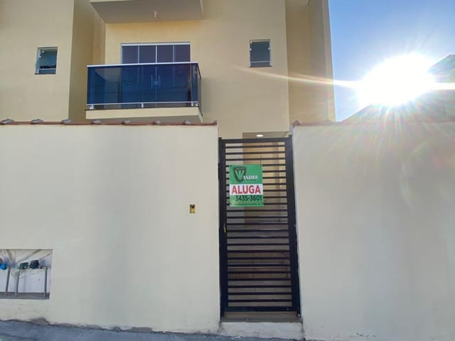 Sobrado 3 quartos e 2 banheiros, à venda ou para alugar, no bairro Recanto do Sol em Extrema