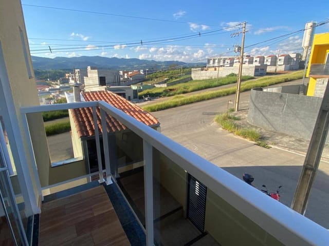 Sobrado 3 quartos e 2 banheiros, à venda ou para alugar, no bairro Recanto do Sol em Extrema