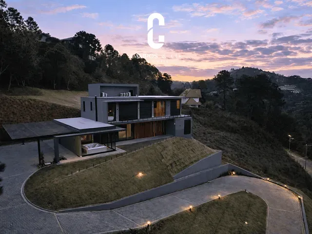 Casa com 2350m² 4 quartos e 6 banheiros, à venda, no bairro Iporanga em Campos do Jordão