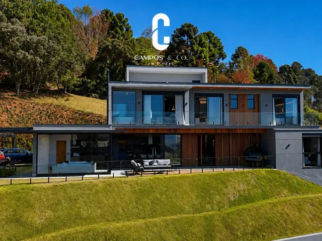 Casa com 2350m² 4 quartos e 6 banheiros, à venda, no bairro Iporanga em Campos do Jordão