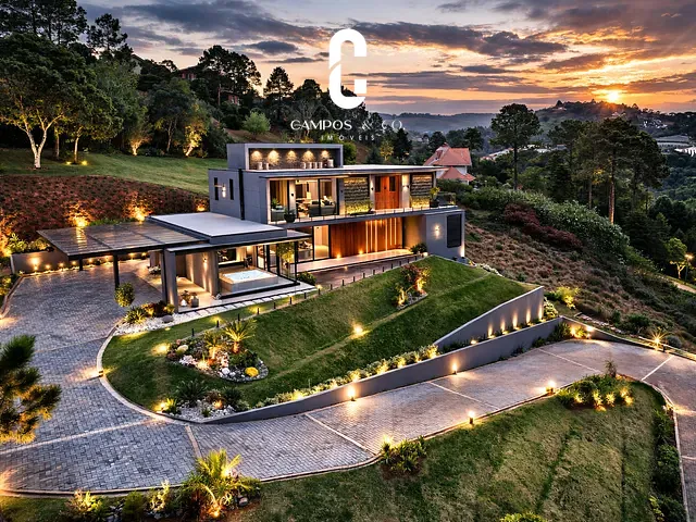 Casa com 2350m² 4 quartos e 6 banheiros, à venda, no bairro Iporanga em Campos do Jordão