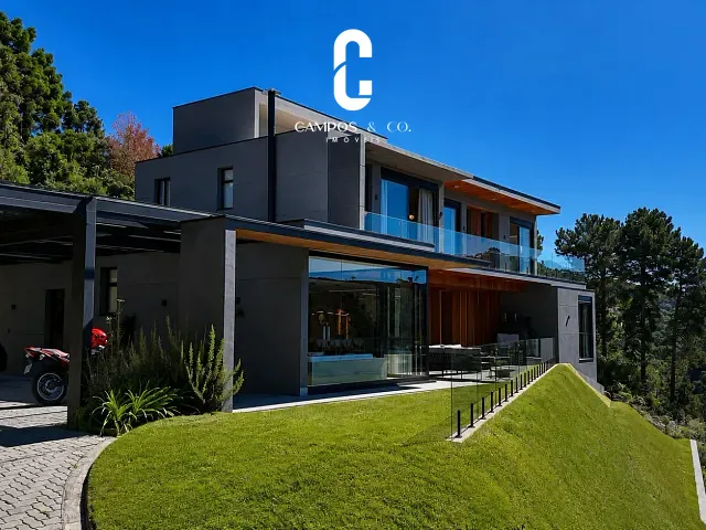 Casa com 2350m² 4 quartos e 6 banheiros, à venda, no bairro Iporanga em Campos do Jordão