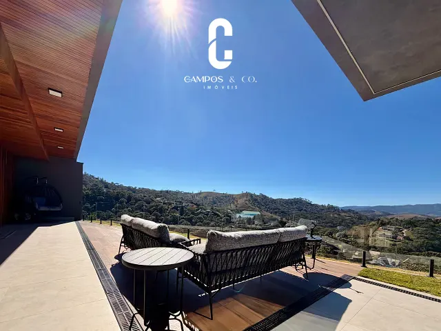 Casa com 2350m² 4 quartos e 6 banheiros, à venda, no bairro Iporanga em Campos do Jordão