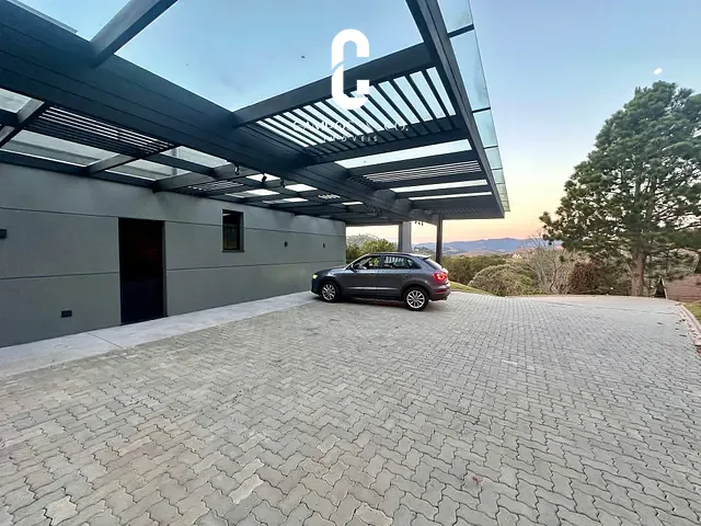 Casa com 2350m² 4 quartos e 6 banheiros, à venda, no bairro Iporanga em Campos do Jordão