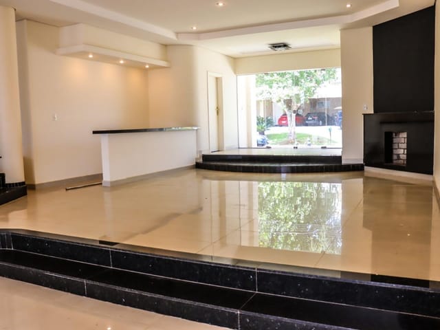 Casa com 900m² 5 quartos e 7 banheiros, à venda, no bairro Condomínio Royal Golf Residence em Londrina