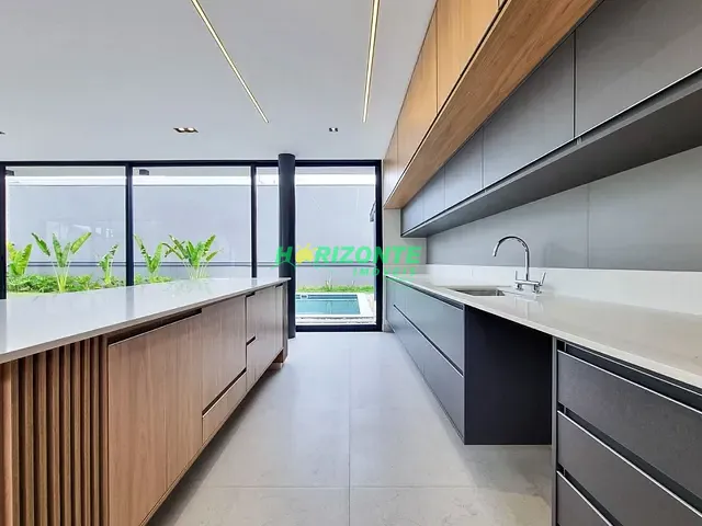 Casa com 600m² 3 quartos e 5 banheiros, à venda, no bairro Condomínio Residencial Colinas do Paratehy em São José dos Campos