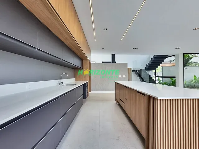Casa com 600m² 3 quartos e 5 banheiros, à venda, no bairro Condomínio Residencial Colinas do Paratehy em São José dos Campos