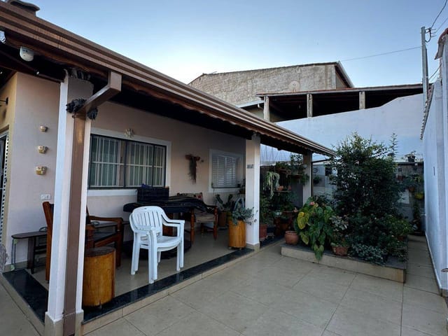 Casa com 300m² 3 quartos e 2 banheiros, à venda, no bairro Campos Olivotti em Extrema