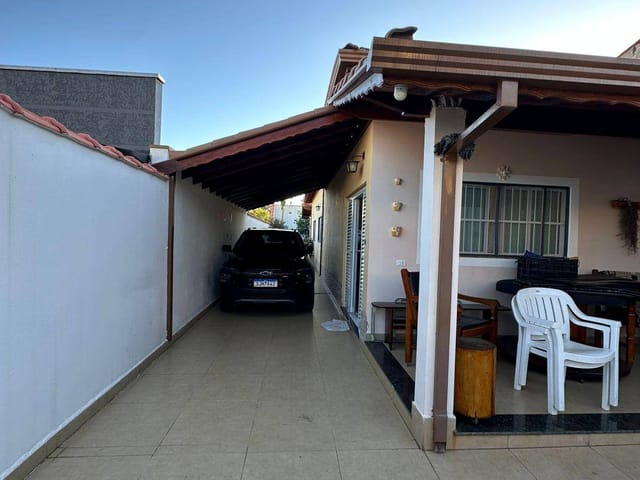 Casa com 300m² 3 quartos e 2 banheiros, à venda, no bairro Campos Olivotti em Extrema