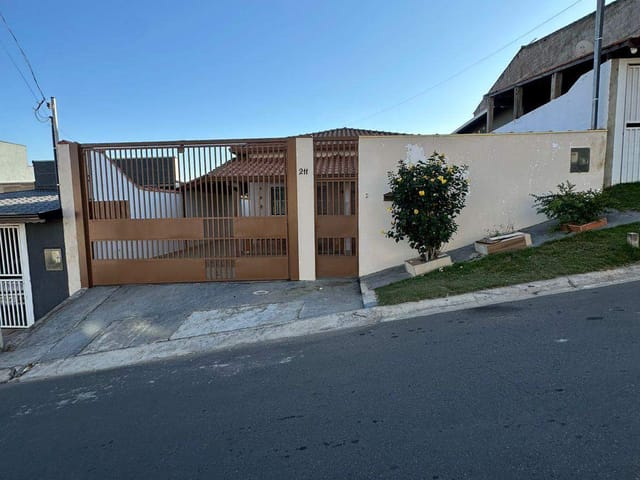 Casa com 300m² 3 quartos e 2 banheiros, à venda, no bairro Campos Olivotti em Extrema