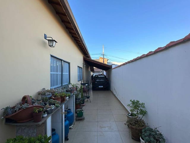 Casa com 300m² 3 quartos e 2 banheiros, à venda, no bairro Campos Olivotti em Extrema