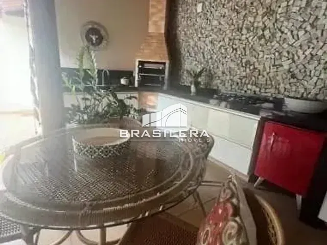 Casa com 147m² 3 quartos e 3 banheiros, à venda, no bairro Jardim Vitória em Goiânia