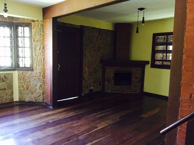 Casa com 428m² 2 quartos e 1 banheiro, à venda ou para alugar, no bairro Independência em Petrópolis