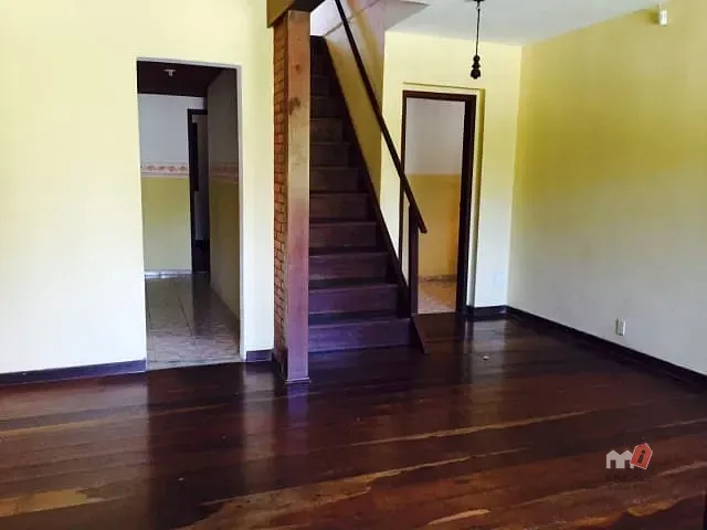 Casa com 428m² 2 quartos e 1 banheiro, à venda ou para alugar, no bairro Independência em Petrópolis