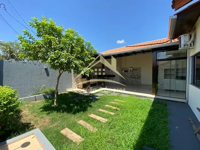 Casa com 220m² 3 quartos e 2 banheiros, à venda, no bairro Petrópolis em Várzea Grande