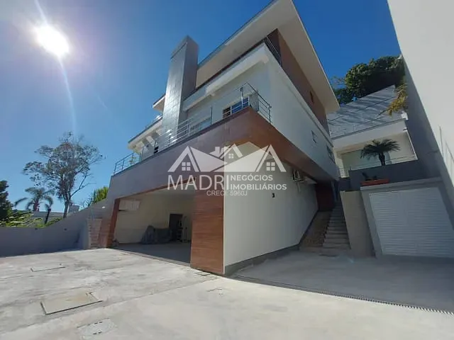 Casa 3 quartos e 5 banheiros, à venda, no bairro Roçado em São José