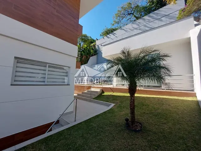 Casa 3 quartos e 5 banheiros, à venda, no bairro Roçado em São José