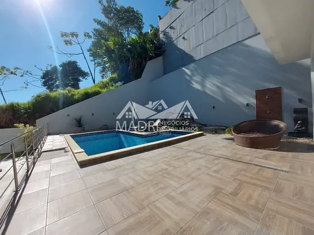 Casa 3 quartos e 5 banheiros, à venda, no bairro Roçado em São José