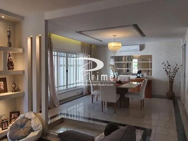 Casa com 550m² 4 quartos e 5 banheiros, à venda, no bairro Badu em Niterói