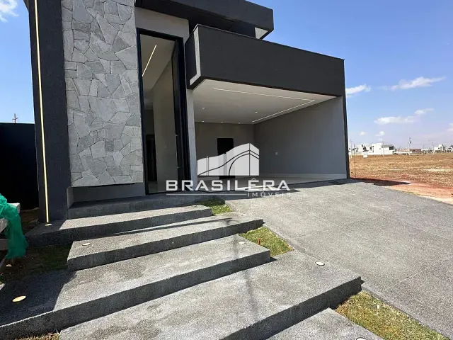 Casa com 250m² 3 quartos e 3 banheiros, à venda, no bairro Jardins Parma em Senador Canedo