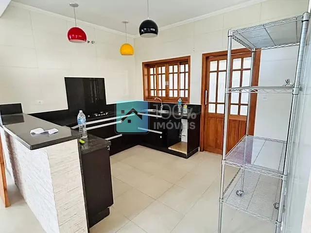 Casa com 350m² 3 quartos e 2 banheiros, para alugar, no bairro Loteamento Villa Branca em Jacareí
