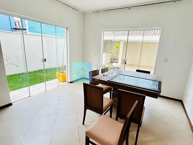 Casa com 350m² 3 quartos e 2 banheiros, para alugar, no bairro Loteamento Villa Branca em Jacareí