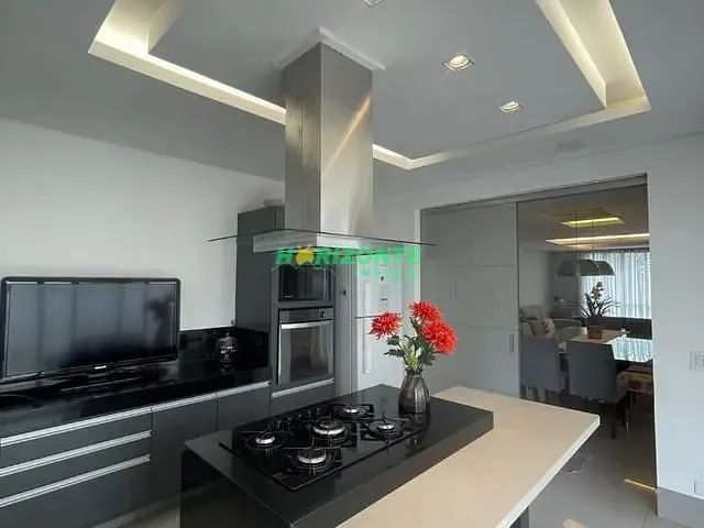 Casa com 450m² 4 quartos e 5 banheiros, à venda, no bairro Urbanova em São José dos Campos