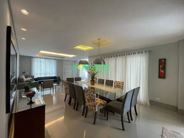 Casa com 450m² 4 quartos e 5 banheiros, à venda, no bairro Urbanova em São José dos Campos