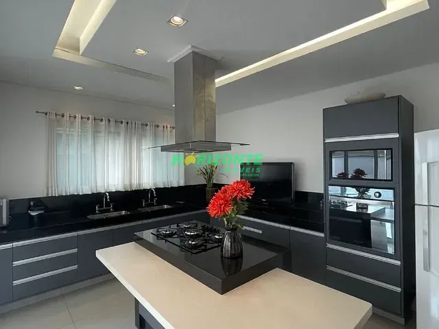 Casa com 450m² 4 quartos e 5 banheiros, à venda, no bairro Urbanova em São José dos Campos