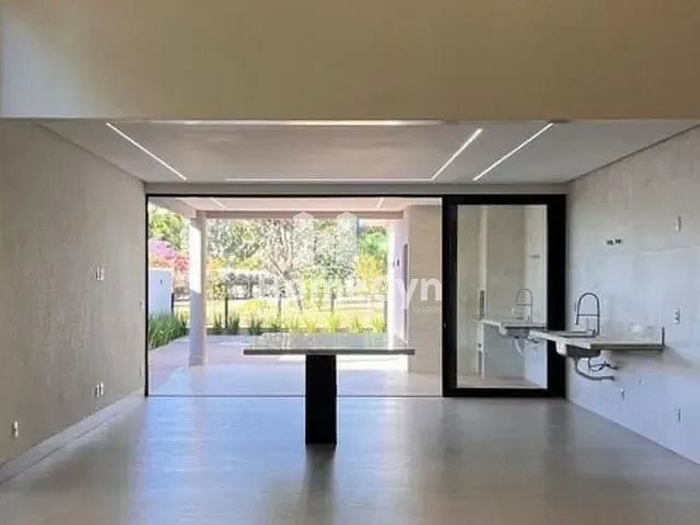 Casa com 649m² 4 quartos e 4 banheiros, à venda, no bairro Residencial Goiânia Golfe Clube em Goiânia