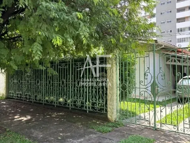 Casa com 811m² 3 quartos e 3 banheiros, à venda, no bairro Jardim das Nações em Taubaté