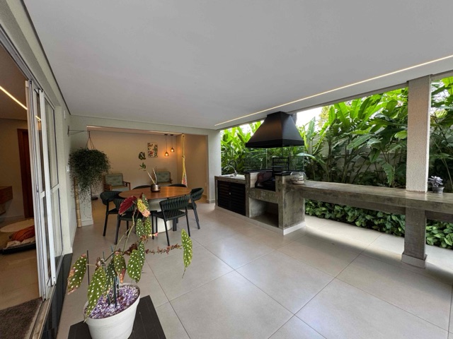 Casa com 420m² 3 quartos e 3 banheiros, à venda, no bairro Jardim Itatiaia 2 em Londrina
